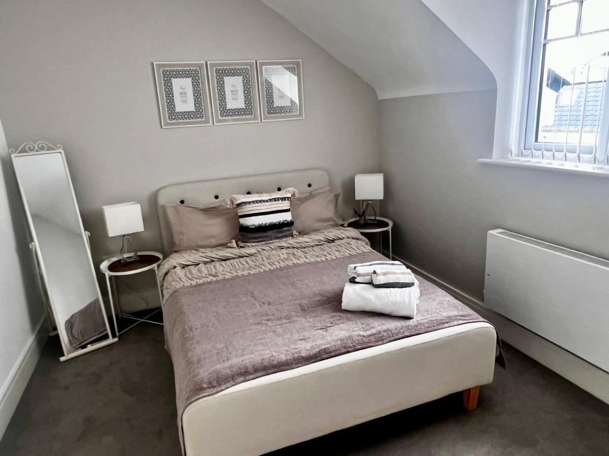 Lakeside Lux Bedroom With Parking, M4 Jct 11, Next To Train Station 雷丁 外观 照片