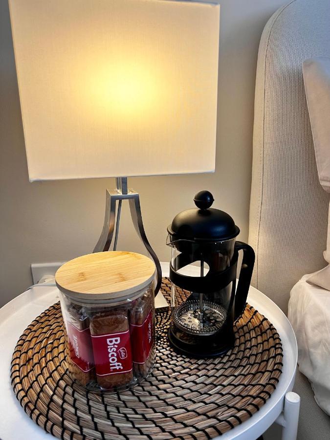Lakeside Lux Bedroom With Parking, M4 Jct 11, Next To Train Station 雷丁 外观 照片